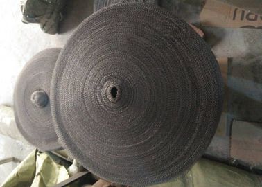 판지에 있는 스테인리스 뜨개질을 하는 메시 즉각적인 반응 뜨개질을 하는 메시